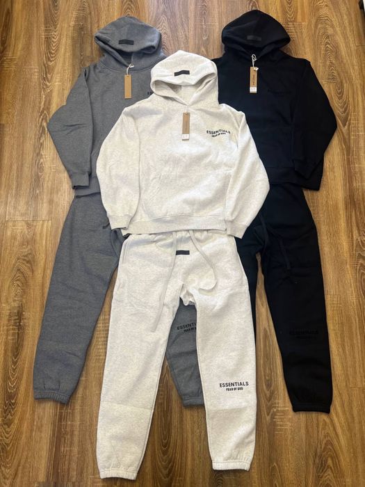 Спортивний костюм essentials