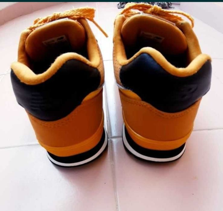 Ténis NB amarelo