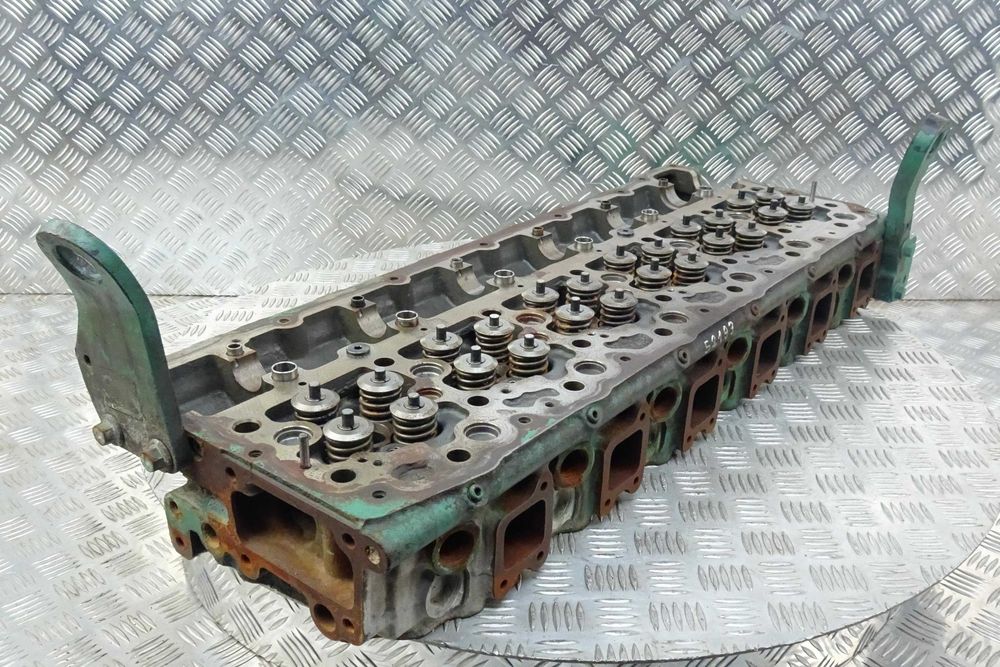 Głowica do silnika Volvo TAD870-73VE. Cylinder head Volvo TAD870-73VE