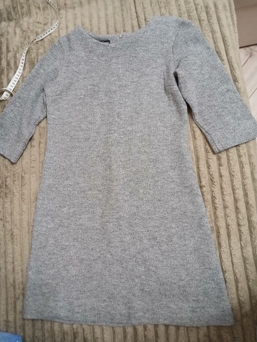 Класична сіра трикотажна сукня-футляр