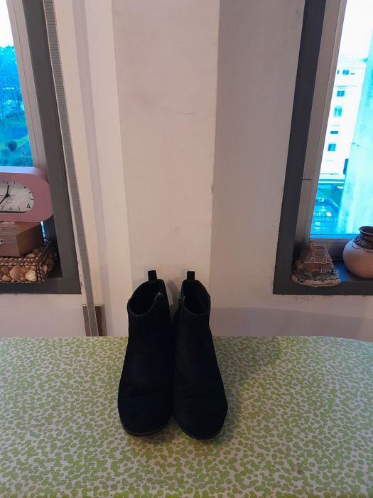 Vendo Botas de Senhora INEXTENSO muito bonitas como novas