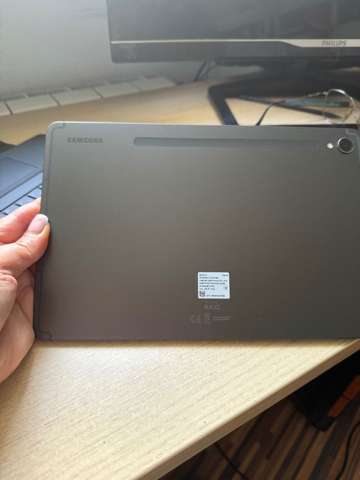 Планшет Самсунг с чехлом та клавіатурою.