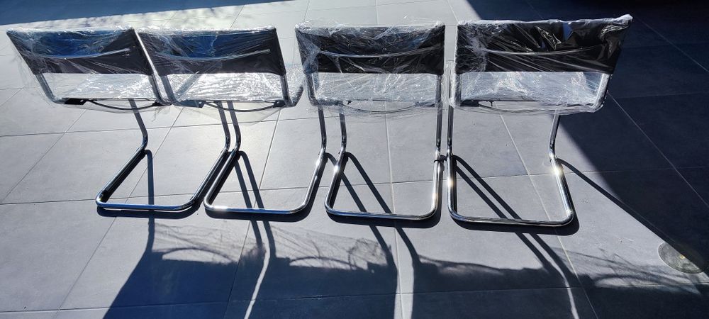 4 Cadeiras AREA Novas em PELE