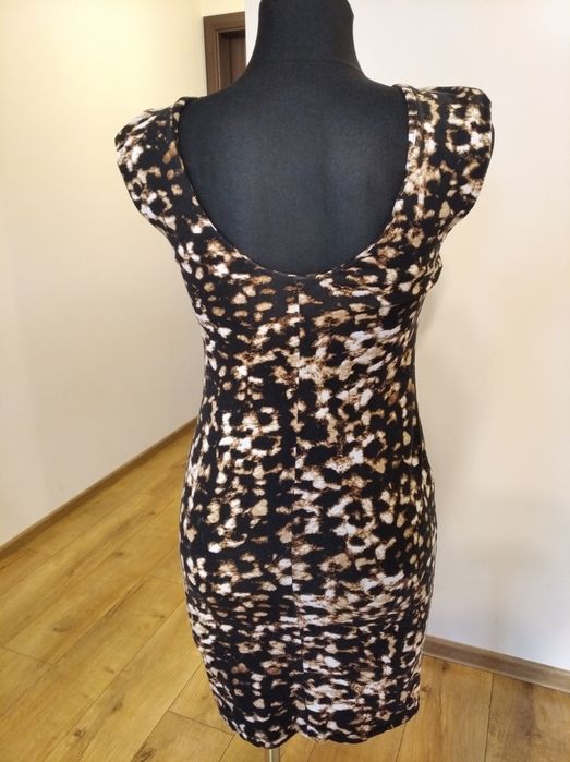 Sukienka panterka kamienie