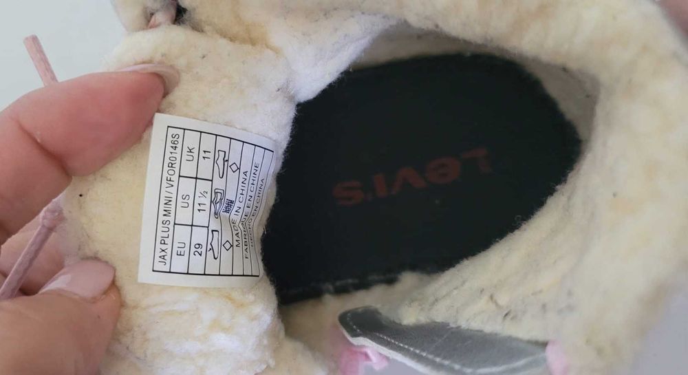 Levi's criança tamanho 29 Quase novas