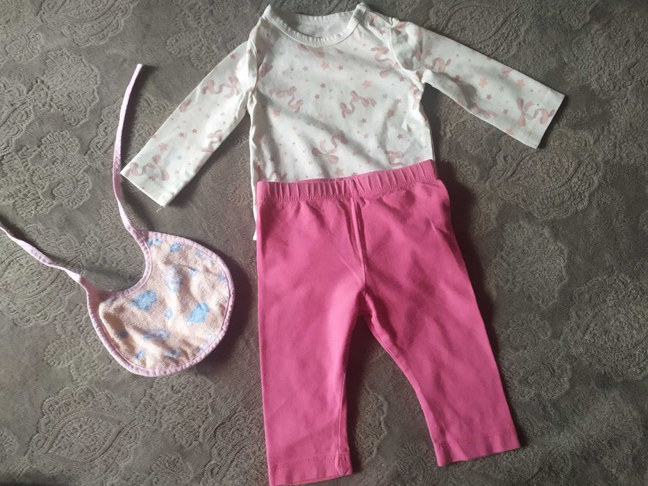Paka ubrań dziewczynka 62 zestaw body spodenki czapeczka śliniak 6szt