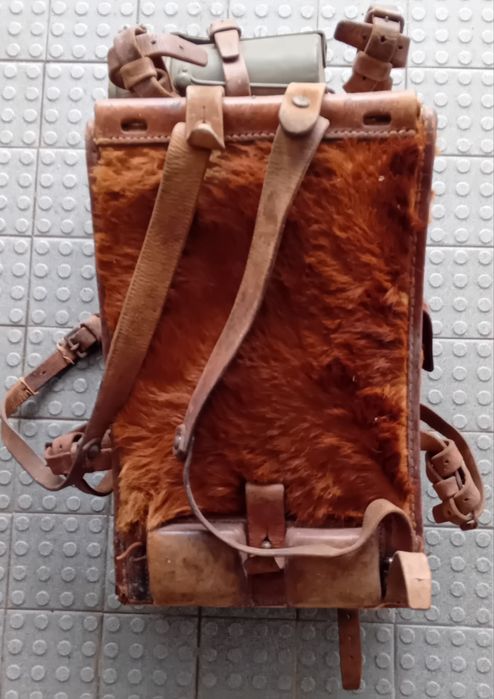 Mochila militar em pele natural