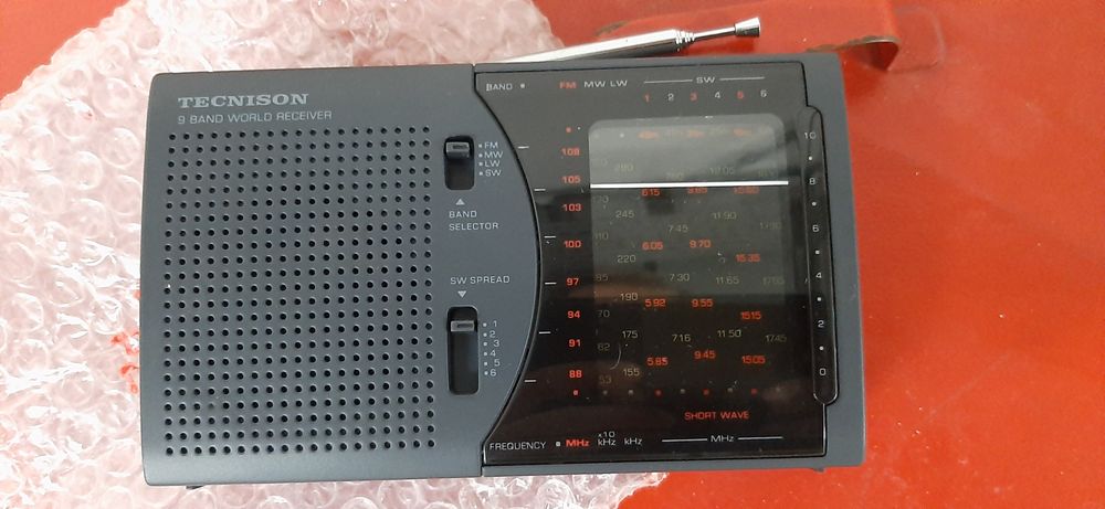Rádio portátil a pilhas Tecnisom NOVO