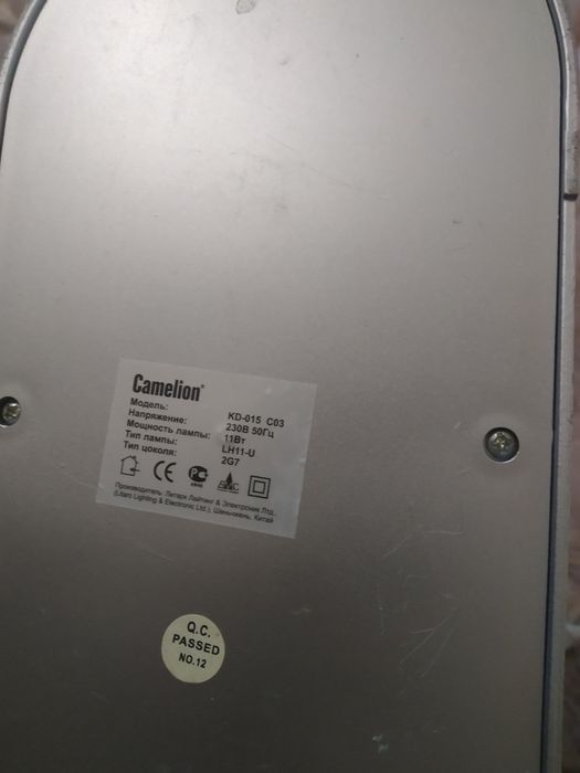 Лампа настільна біла