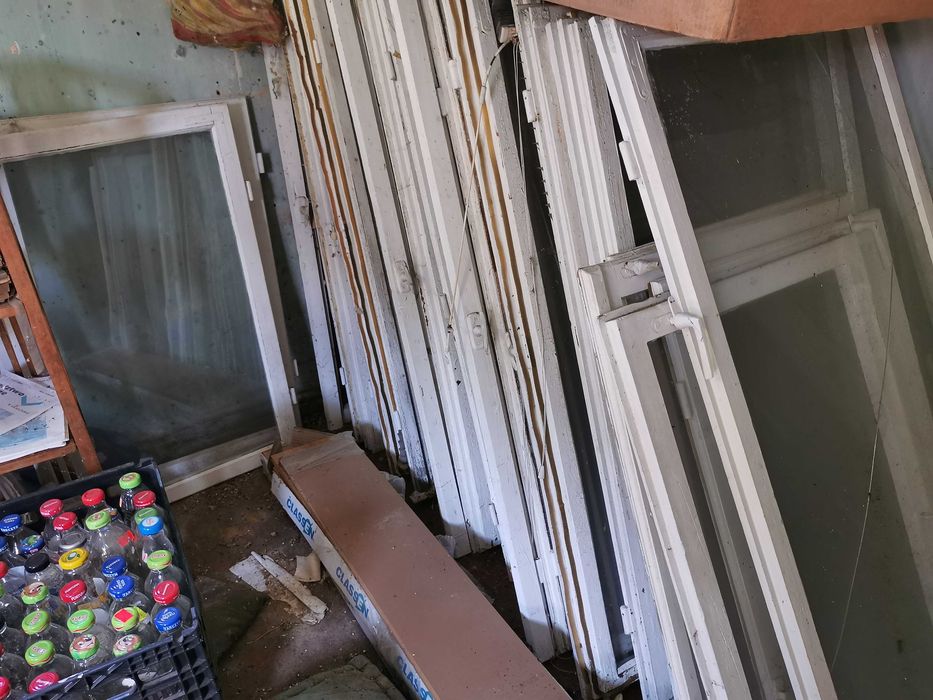 Oddam bezpłatnie 44 używane okna oraz kilka par drzwi