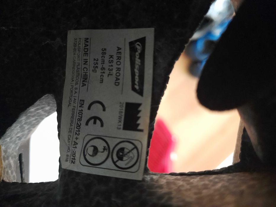 2 capacetes usados