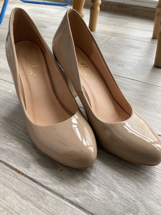 Продам туфлі жіночі, розмір 39, лаковані
