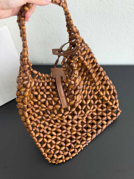 Pleciona torba typu tote YSL wykonana z naturalnych drewnianych koralików