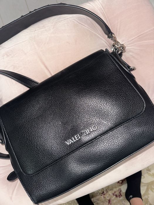 Продам сумочку Valentino