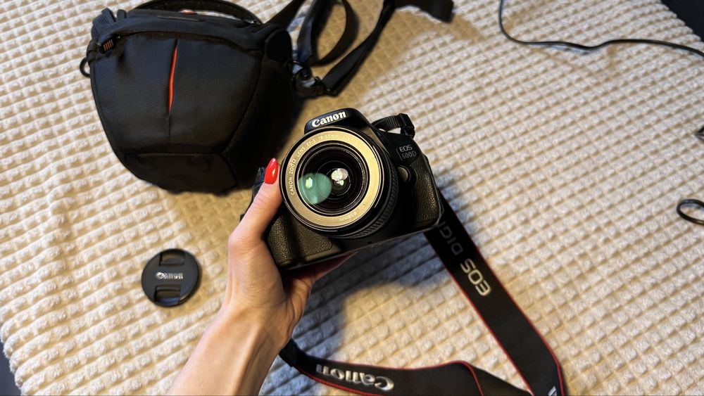 Дзеркальна камера Canon EOS 600D