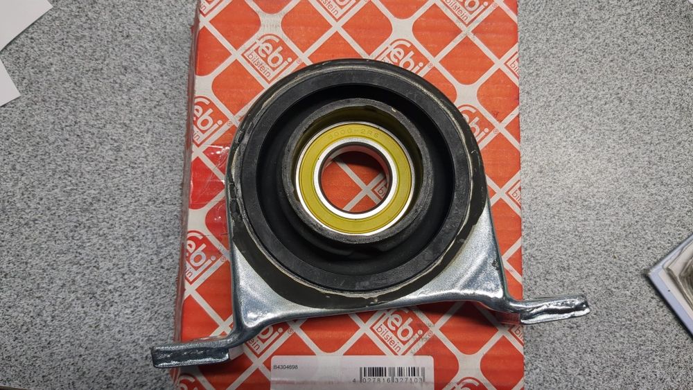 Продається опора карданного вала задня  Mercedes Vito