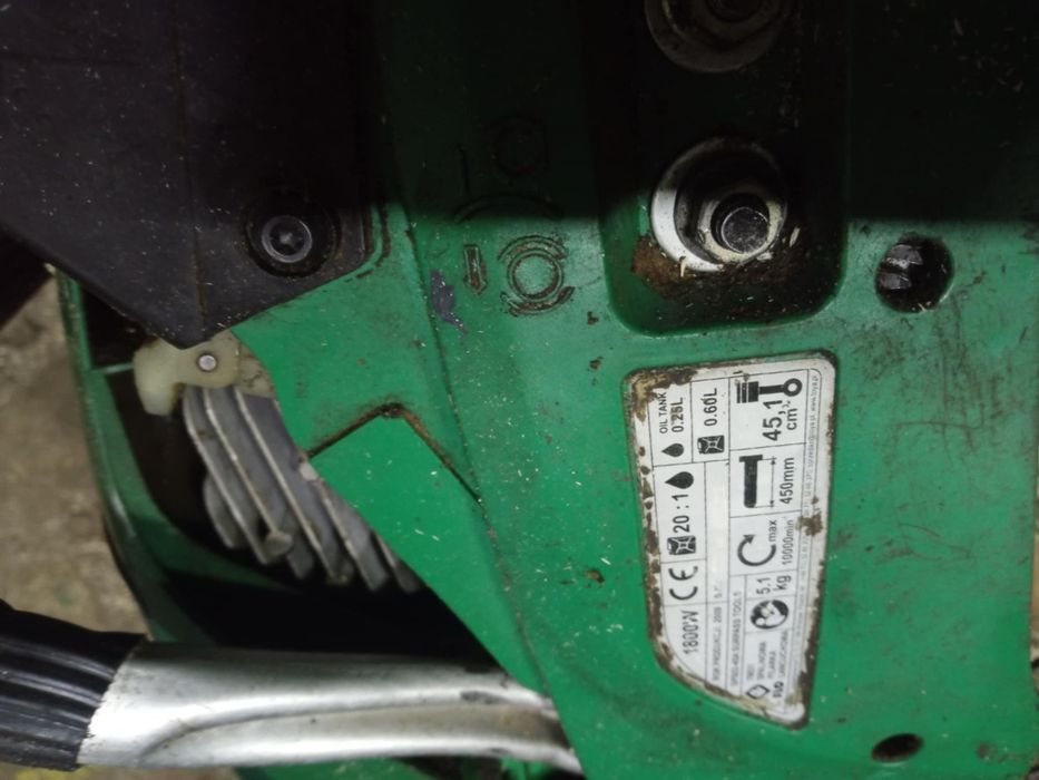 Piła      spalinowa