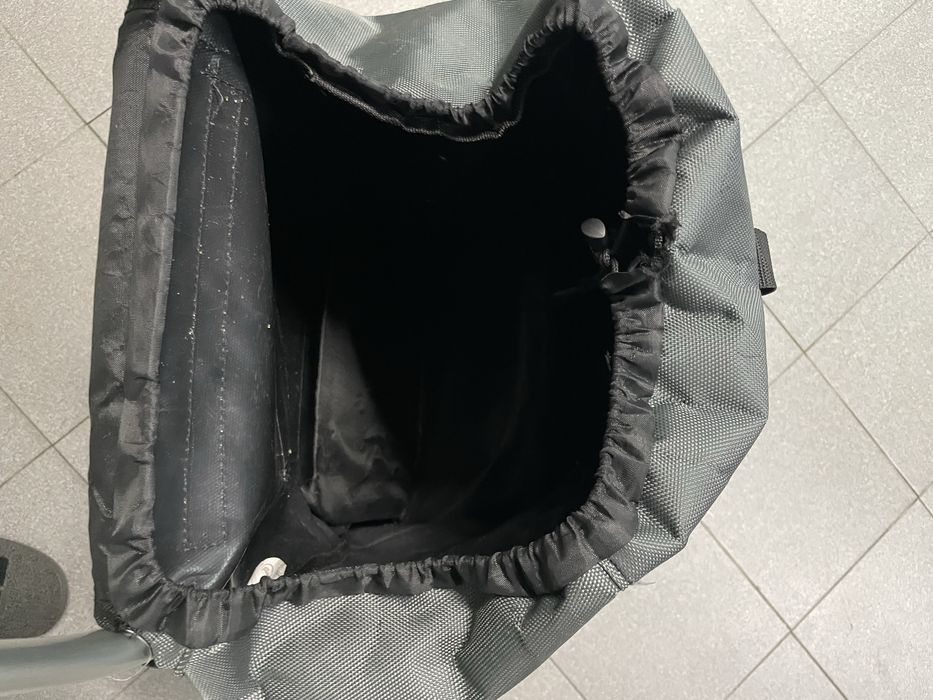 Carrinho versátil e resistente para artigos domésticos e outros