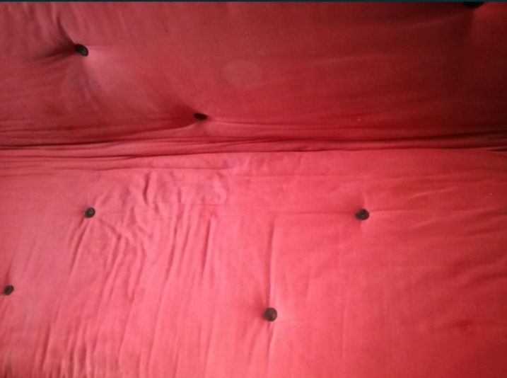 O Sofa cama com 2,00 larg.x 0,90 profundidade ,