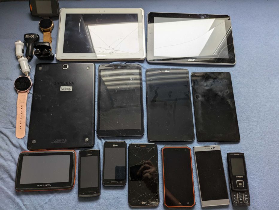 Мега лот телефонов Samsung LG Sony MaxCom Aser  и др. цена за все !