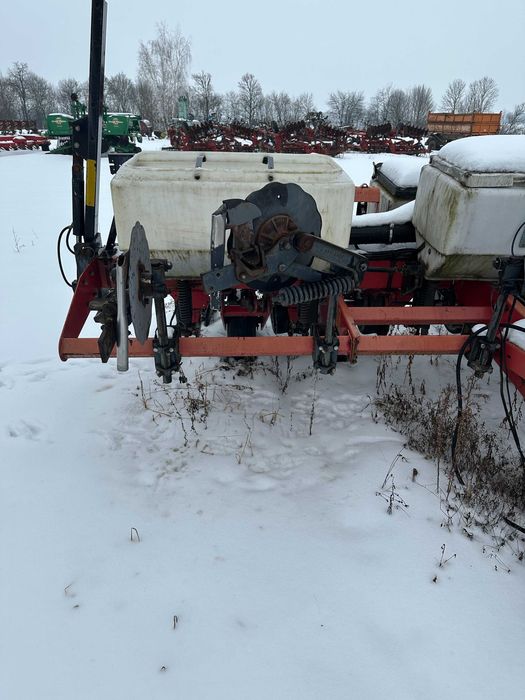 Продається сівалка пневматична Massey Ferguson 555 6