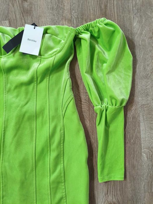 Zielona sukienka Bershka z bufkami, nowa, rozmiar S