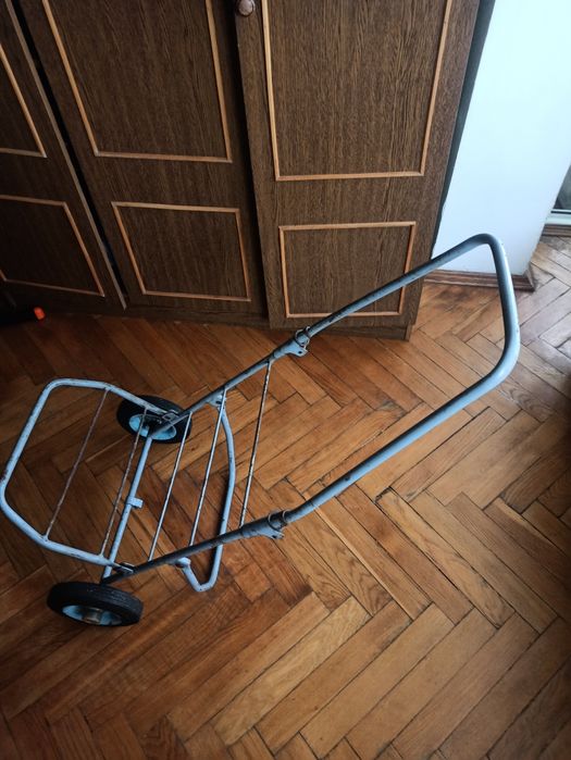 Візок для перевезення вантажів.