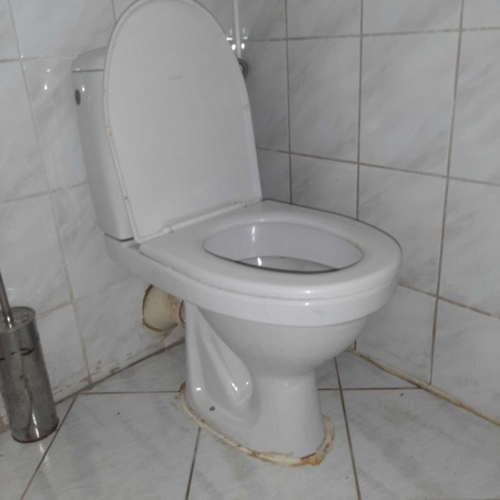 Umywalka Roca narożna, stojąca