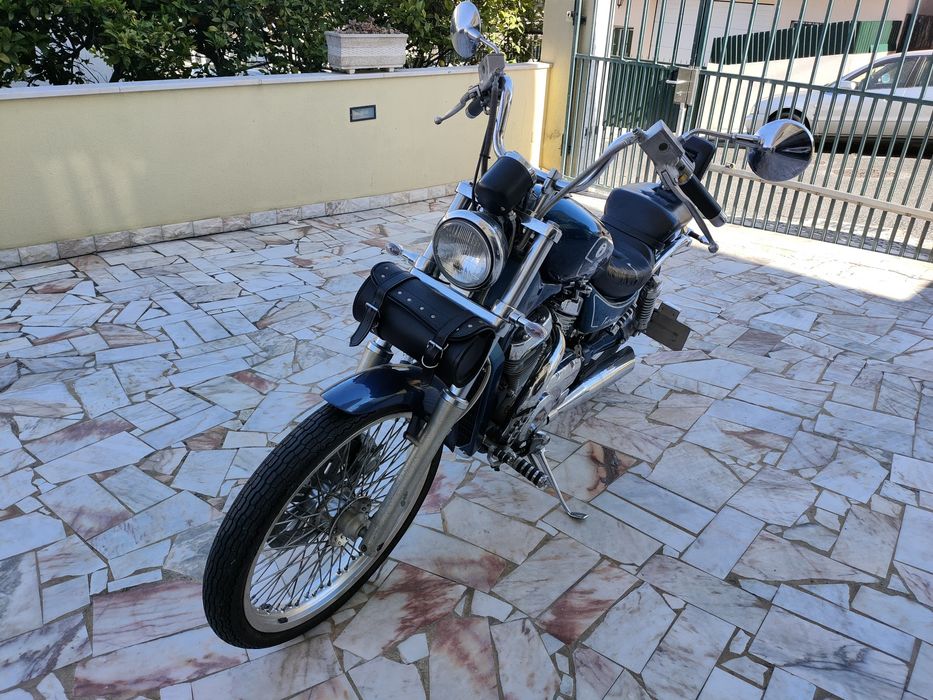 Suzuki intruder vs800