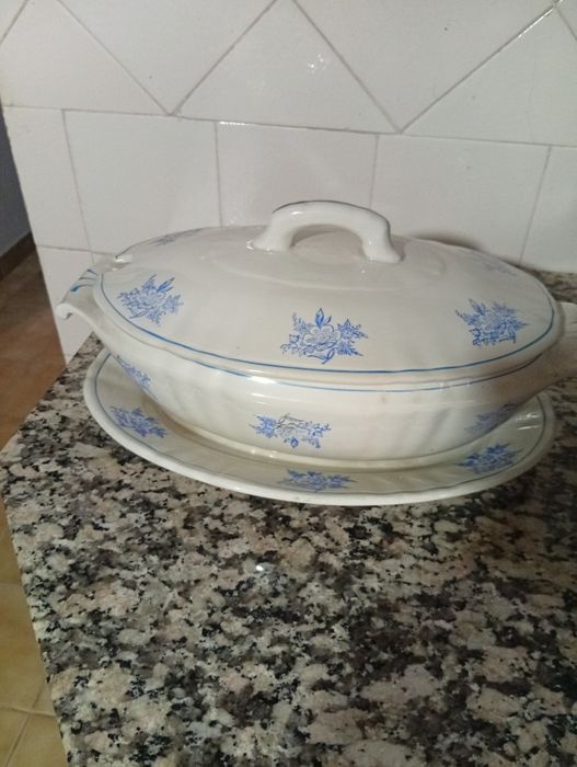 Terrina Sacavém em bom estado