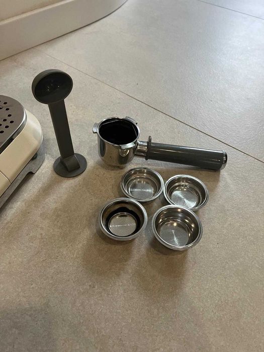 Máquina de Café Manual SMEG Anni 50 + Moinho de café Bodum