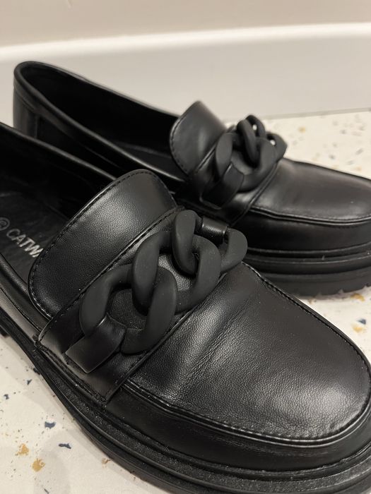 Czarne loafersy damskie