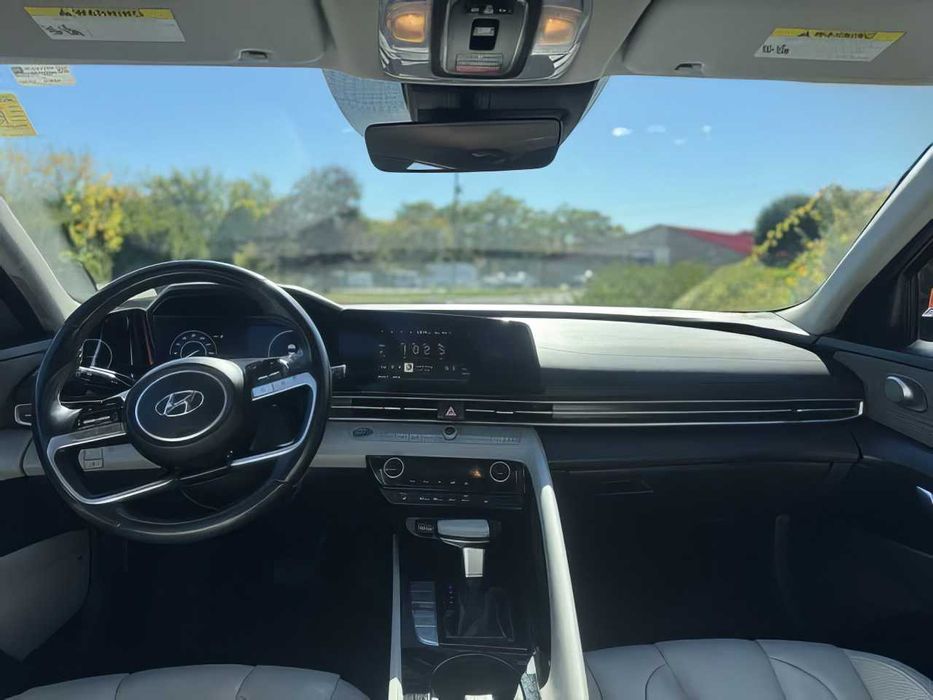 Hyundai Elantra      2023