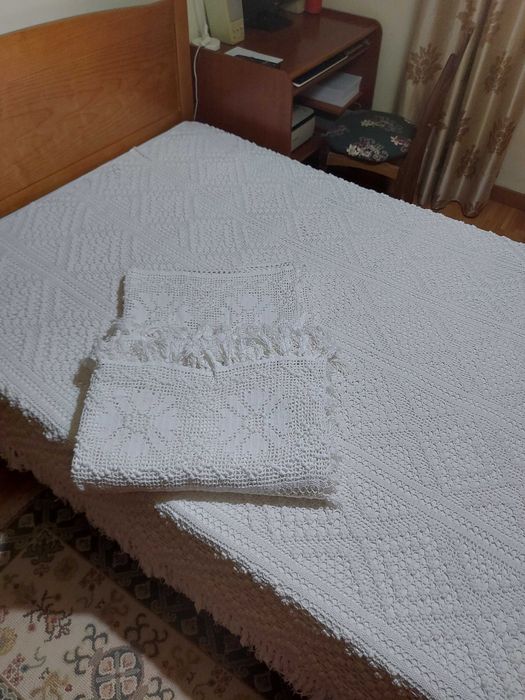 Colchas em Crochet feitas à mão