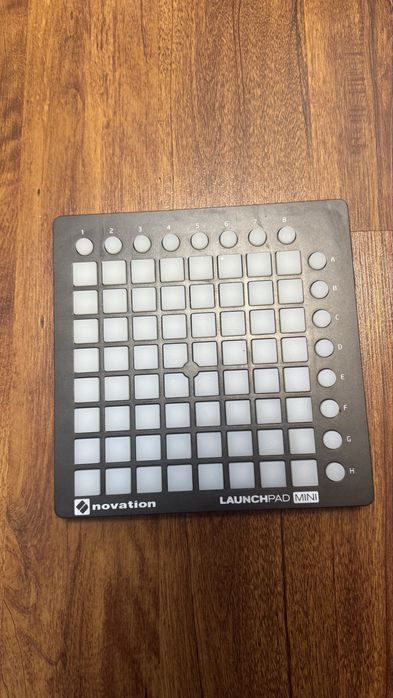 Лаунчпад Novation Launchpad Mini MK1