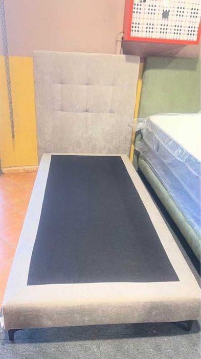 Cama estufada de solteiro Berlim
