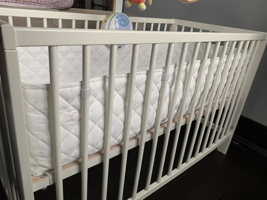 Berço ikea gulliver + contorno de berço+ oferta espreguicadeira com vibração