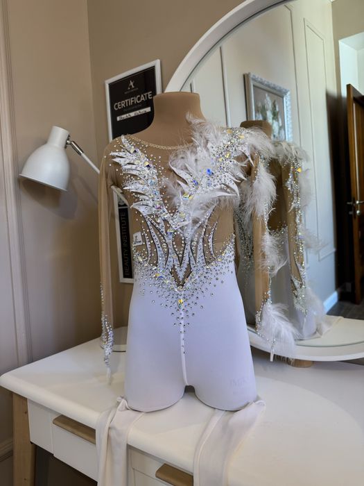 Продам комбинезон длч хкдожественной гимнастики на рост 125-135см