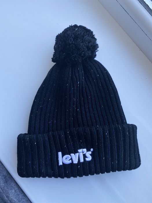 Женская шапка Levis