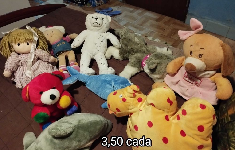 Vários peluches fofos