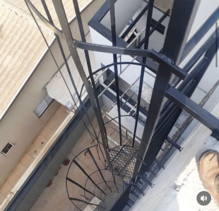Trabalhamos com fabricação de escada de ferro