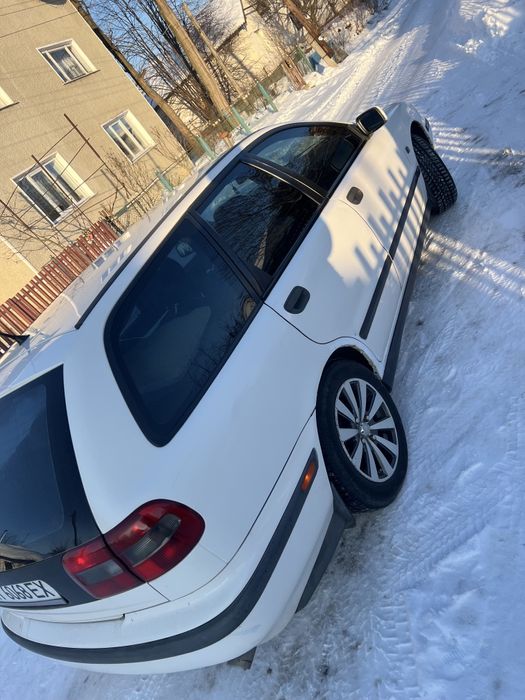 Volvo v40 1.6 benzin 1998p