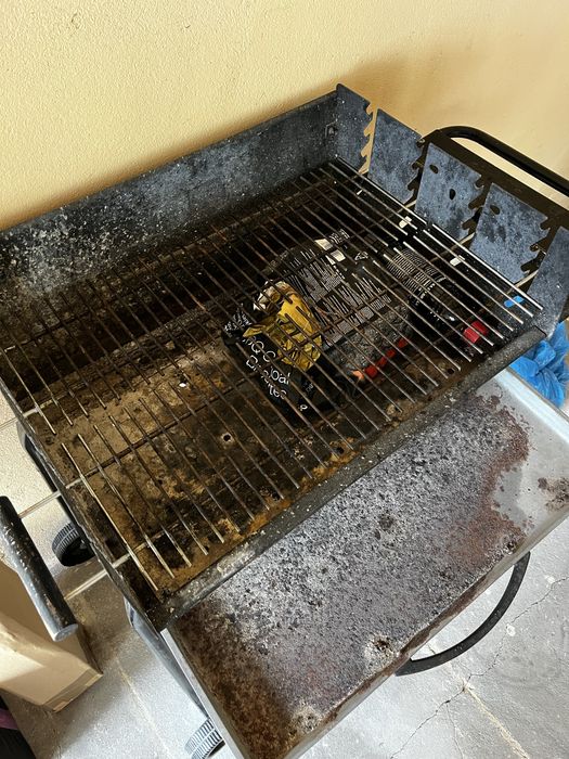 Grill tradycyjny na kółkach