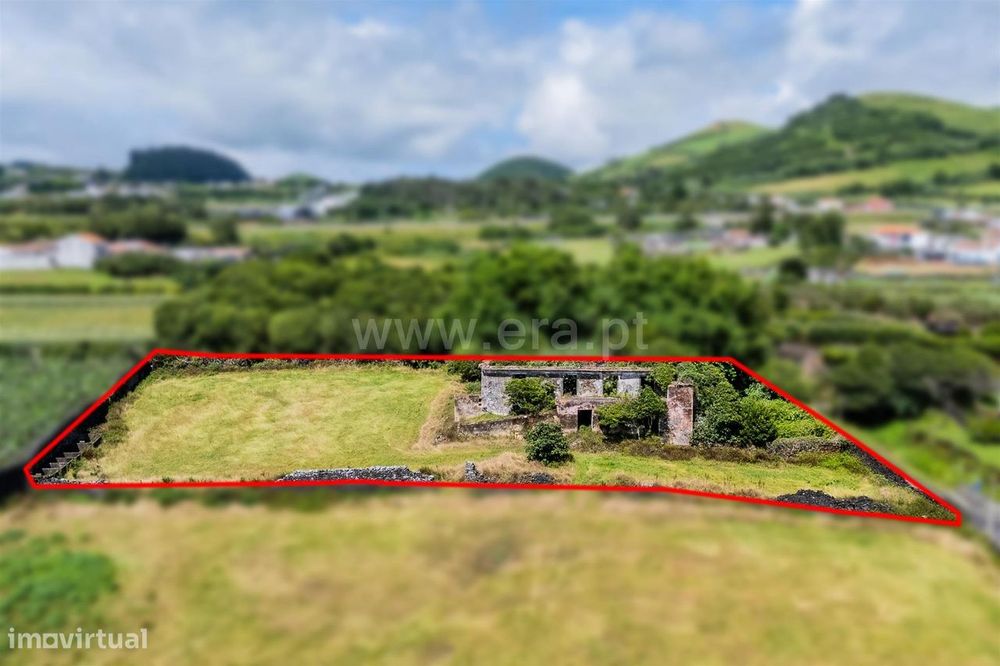 Terreno com ruina / Lagoa (São Miguel), Lagoa