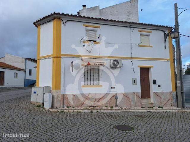 Prédio com Habitação e Comercio