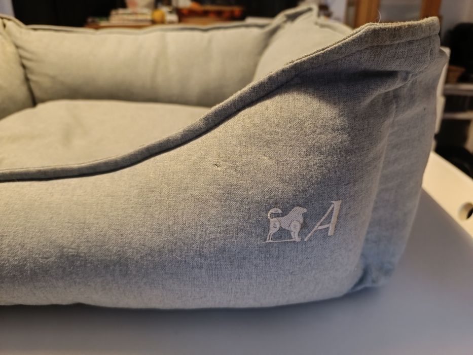 Cama para cão como nova.