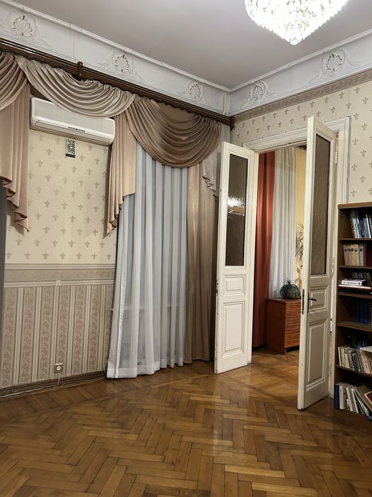 Продам 4 рьох кімнатну квартиру в центрі