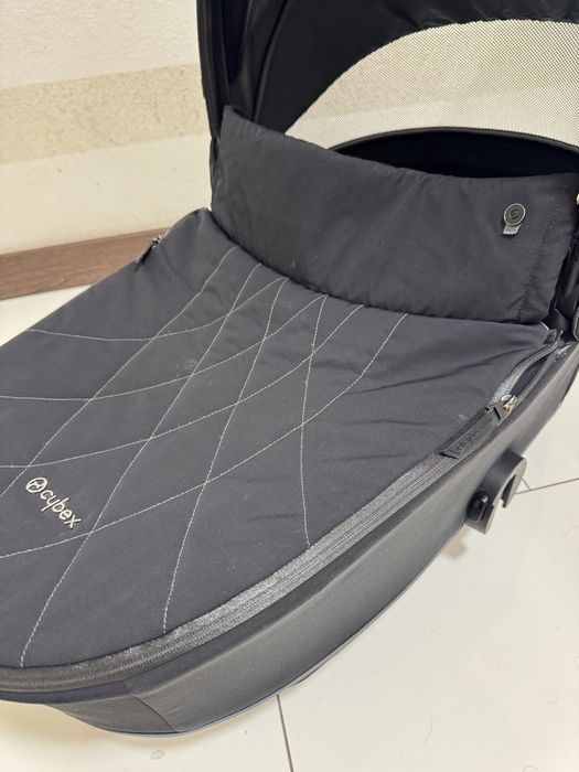 Cybex Mios Platinum Люлька з дощовиком чорна кроватка
