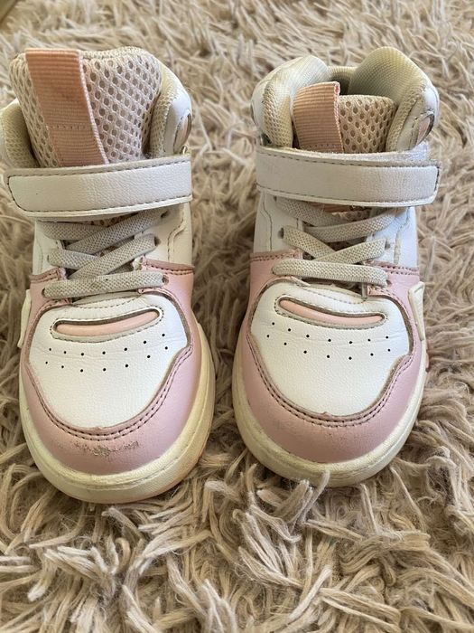 Взуття для дівчинки