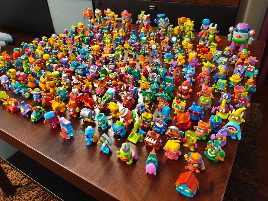 Superthings! - zestaw używanych figurek, 260 sztuk.